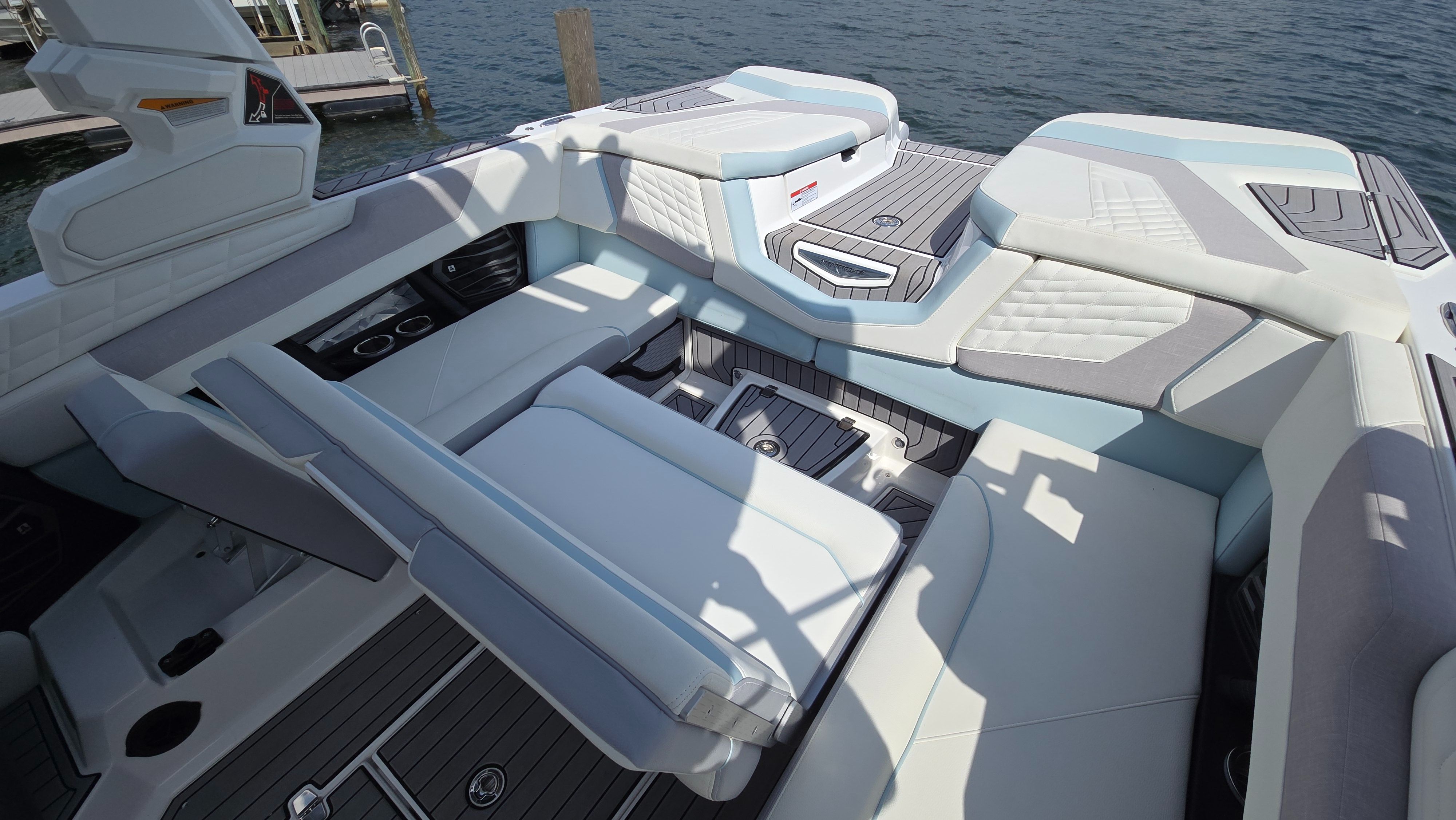 2022 G23 Super Air Nautique Icon